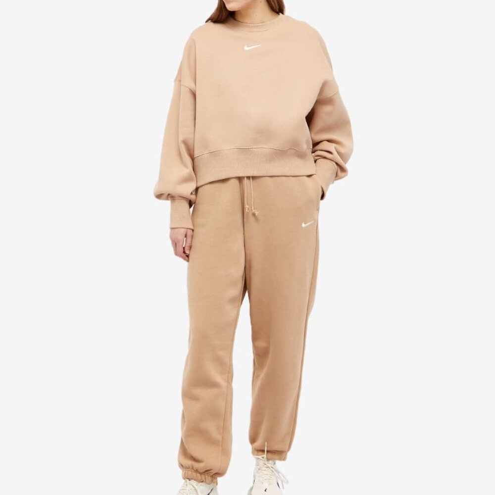 Nike Matching Set Phoenix Fleece Oversized Crewneck & Sweat Pants in Hemp/Sail